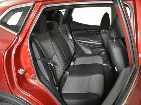 Certified 2021 Nissan Rogue Sport SV image 31