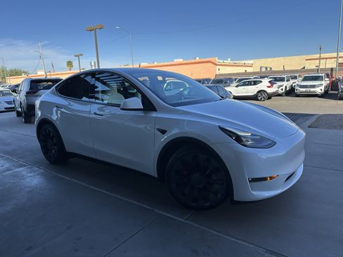 Used 2022 Tesla Model Y Performance image 5