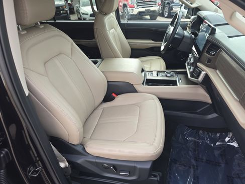Used 2024 Ford Expedition Limited image 10