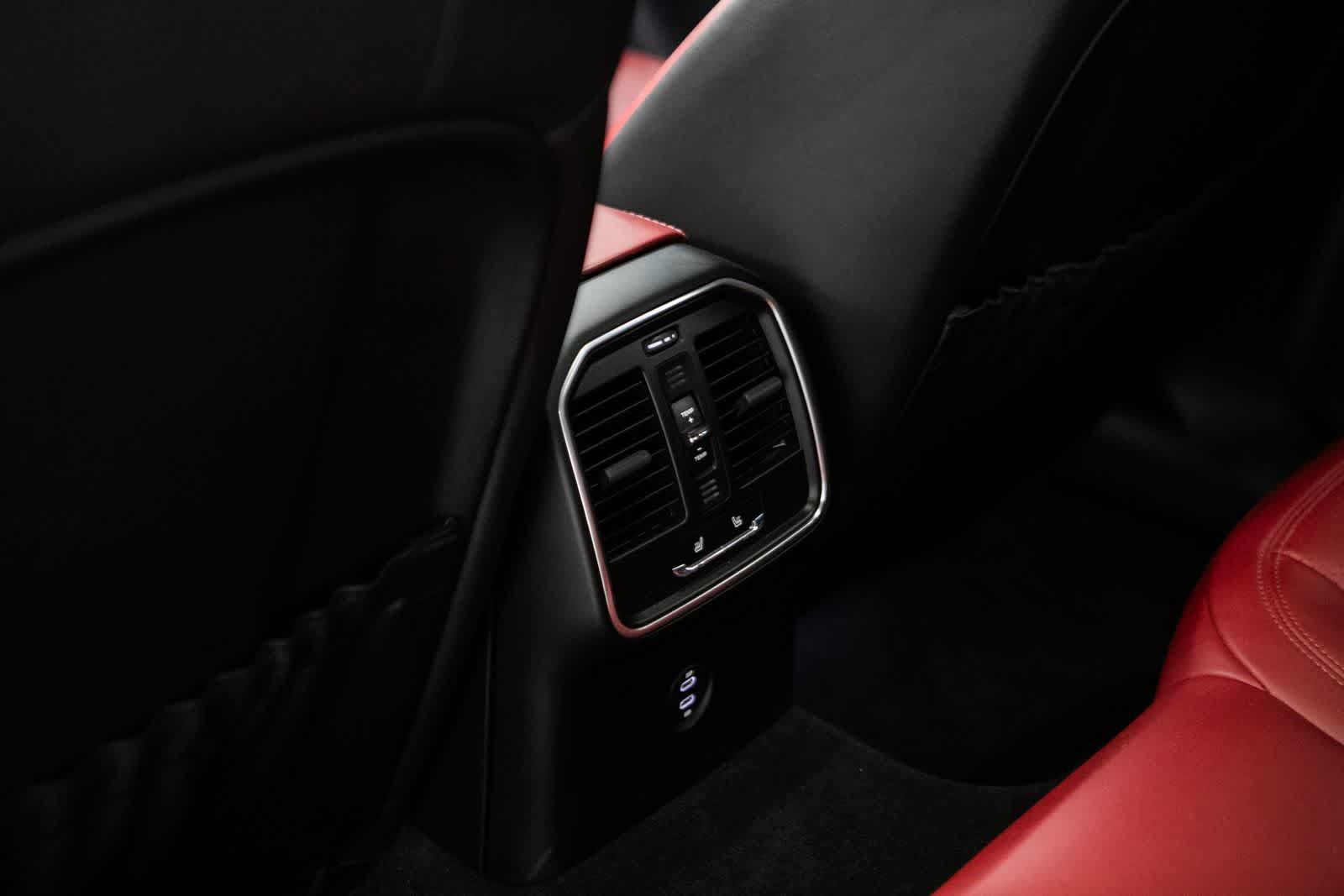 Used 2023 Porsche Macan AWD/4WD image 30
