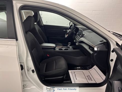Used 2025 Nissan Altima 2.5 SV FWD image 36