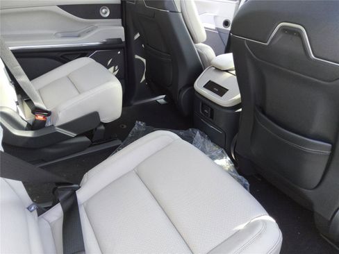 New 2026 Lincoln Navigator L Reserve AWD/4WD image 27