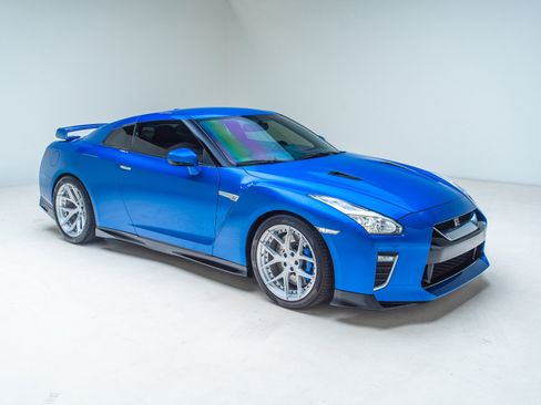 Used 2021 Nissan GT-R Premium AWD/4WD image 17