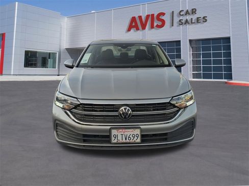 Used 2024 Volkswagen Jetta SE image 2