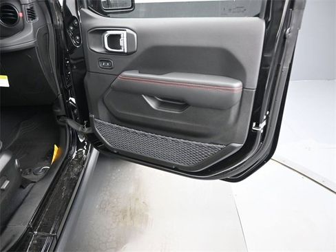 New 2025 Jeep Gladiator Rubicon image 25