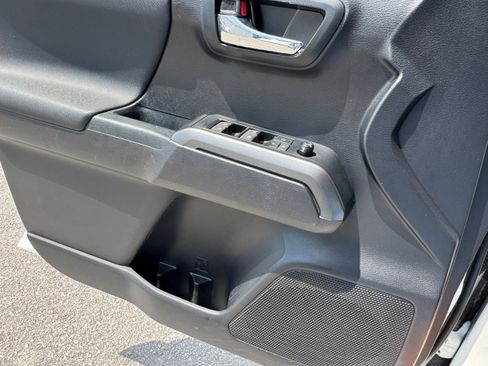 Used 2021 Toyota Tacoma TRD Off-Road image 25