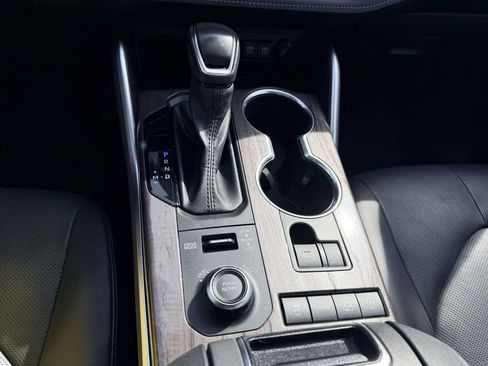 Certified 2020 Toyota Highlander Limited AWD/4WD image 6