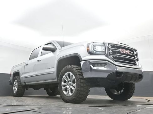Used 2018 GMC Sierra 1500 SLT w/ SLT Premium Package AWD/4WD image 39