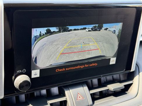 Used 2025 Toyota RAV4 XLE FWD image 19