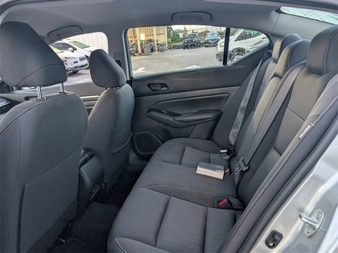 Used 2023 Nissan Altima 2.5 SV image 8