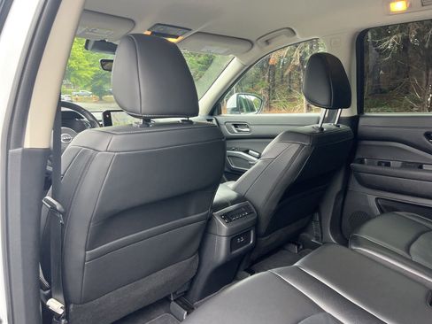 Certified 2025 Nissan Pathfinder SL w/ Black Appearance Package FWD image 1