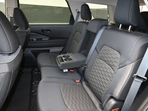 Used 2025 Nissan Pathfinder SV AWD/4WD image 18