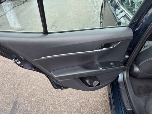 Used 2019 Toyota Camry SE w/ Carpet Mat Package FWD image 17