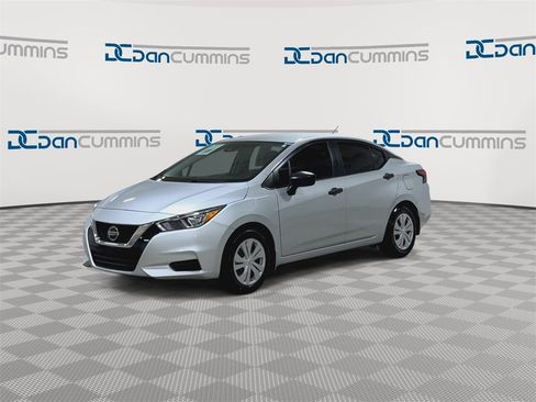 Used 2022 Nissan Versa S image 4
