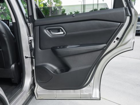 Used 2025 Nissan Rogue Platinum w/ Platinum Premium Package image 36