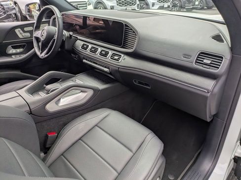 Used 2025 Mercedes-Benz GLS 450 4MATIC image 33