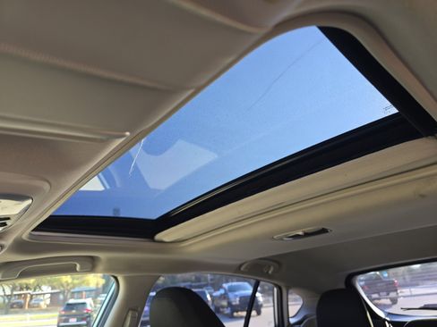 Used 2018 Subaru Impreza 2.0i Premium image 3