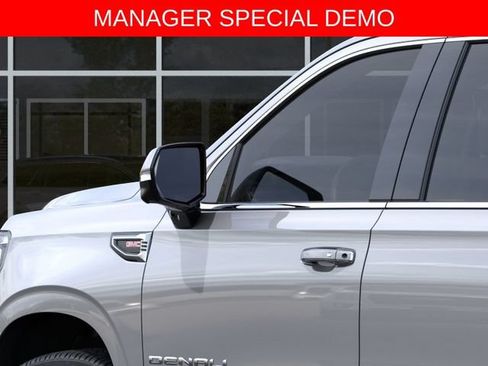 Used 2026 GMC Yukon XL Denali w/ Denali Reserve Package AWD/4WD image 12