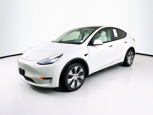 Used 2021 Tesla Model Y 2WD image 3