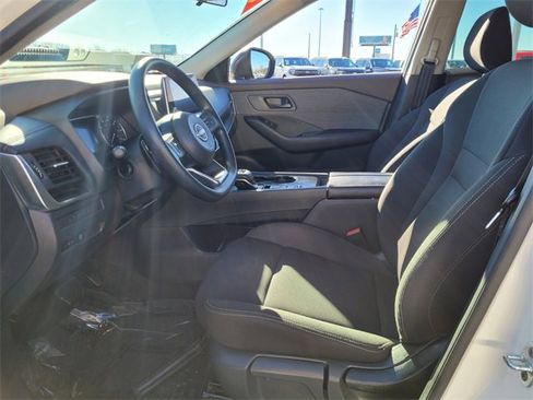 Used 2023 Nissan Rogue S image 4