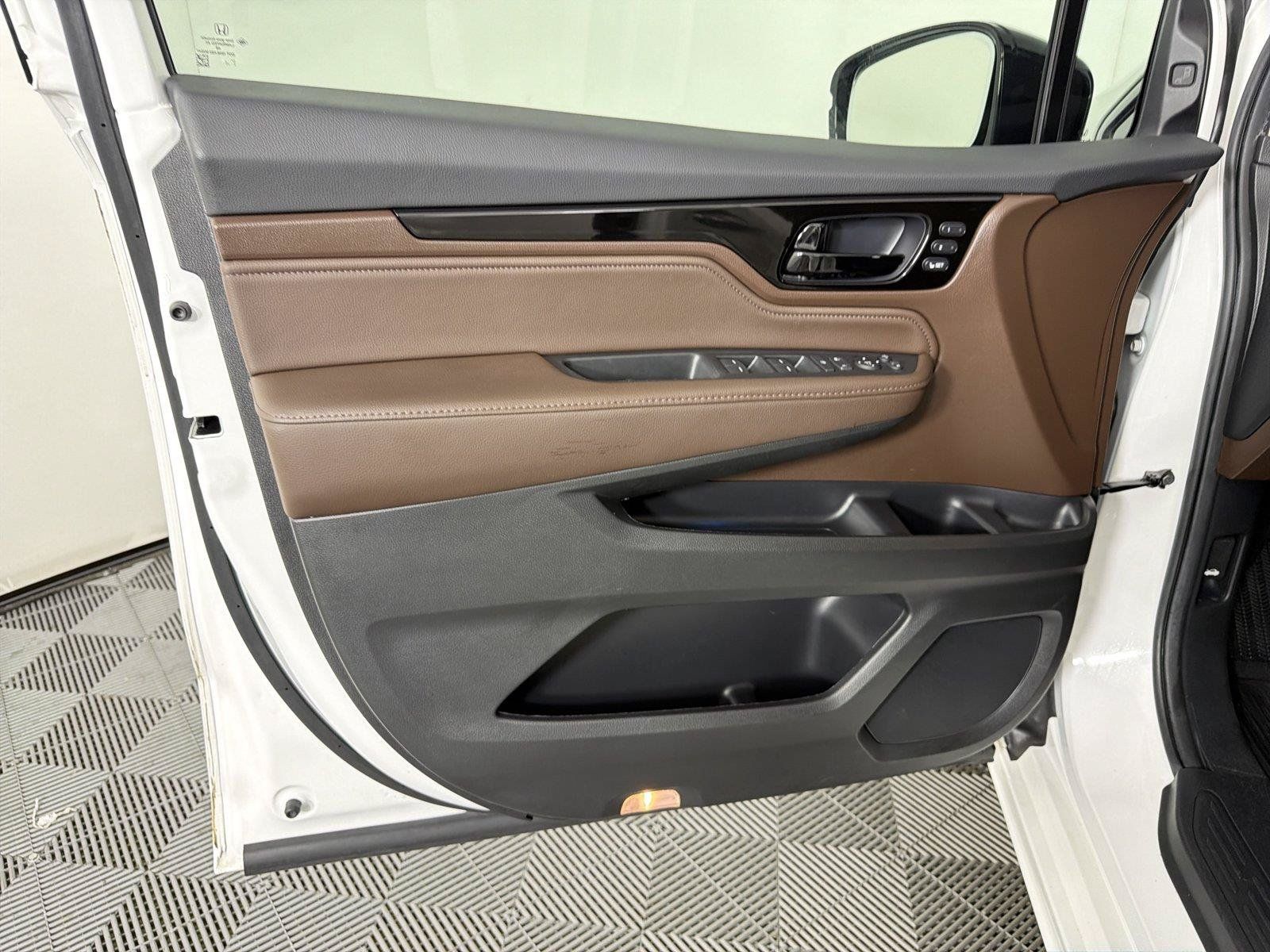 Used 2025 Honda Odyssey Elite image 8