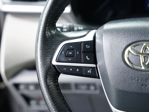 Used 2023 Toyota Sienna XLE image 14