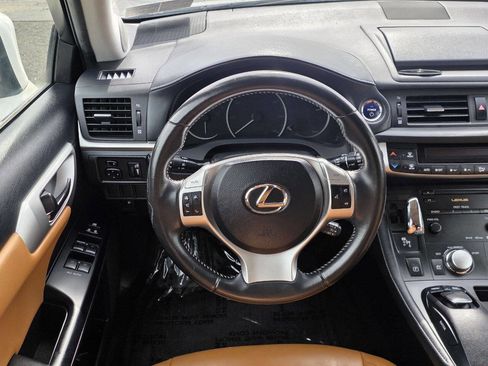 Used 2013 Lexus CT 200h w/ Premium Pkg w/Navigation image 16