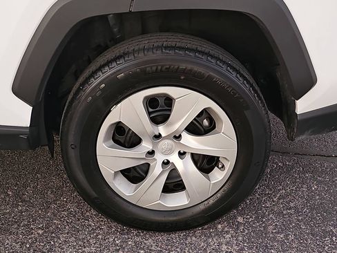 Used 2024 Toyota RAV4 LE AWD/4WD image 33