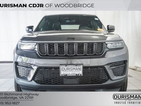 Certified 2023 Jeep Grand Cherokee Altitude AWD/4WD image 2