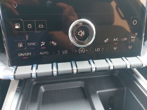 New 2025 GMC Acadia Elevation image 23