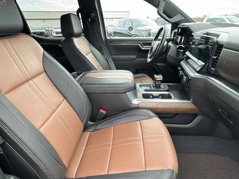 Certified 2025 Chevrolet Silverado 1500 High Country w/ Technology Package image 15