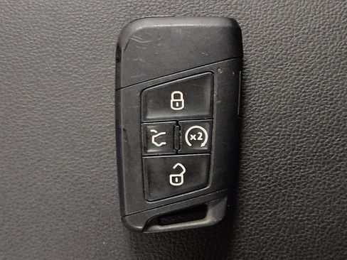 Used 2022 Volkswagen Tiguan SE R-Line FWD image 32