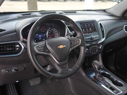 Used 2023 Chevrolet Equinox LT FWD image 2