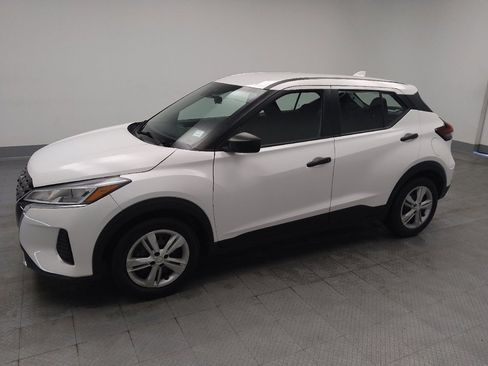 Used 2022 Nissan Kicks S image 2