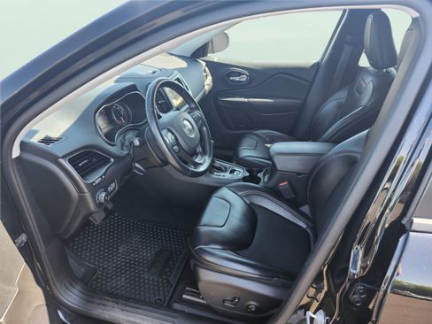 Used 2021 Jeep Cherokee Trailhawk AWD/4WD image 9