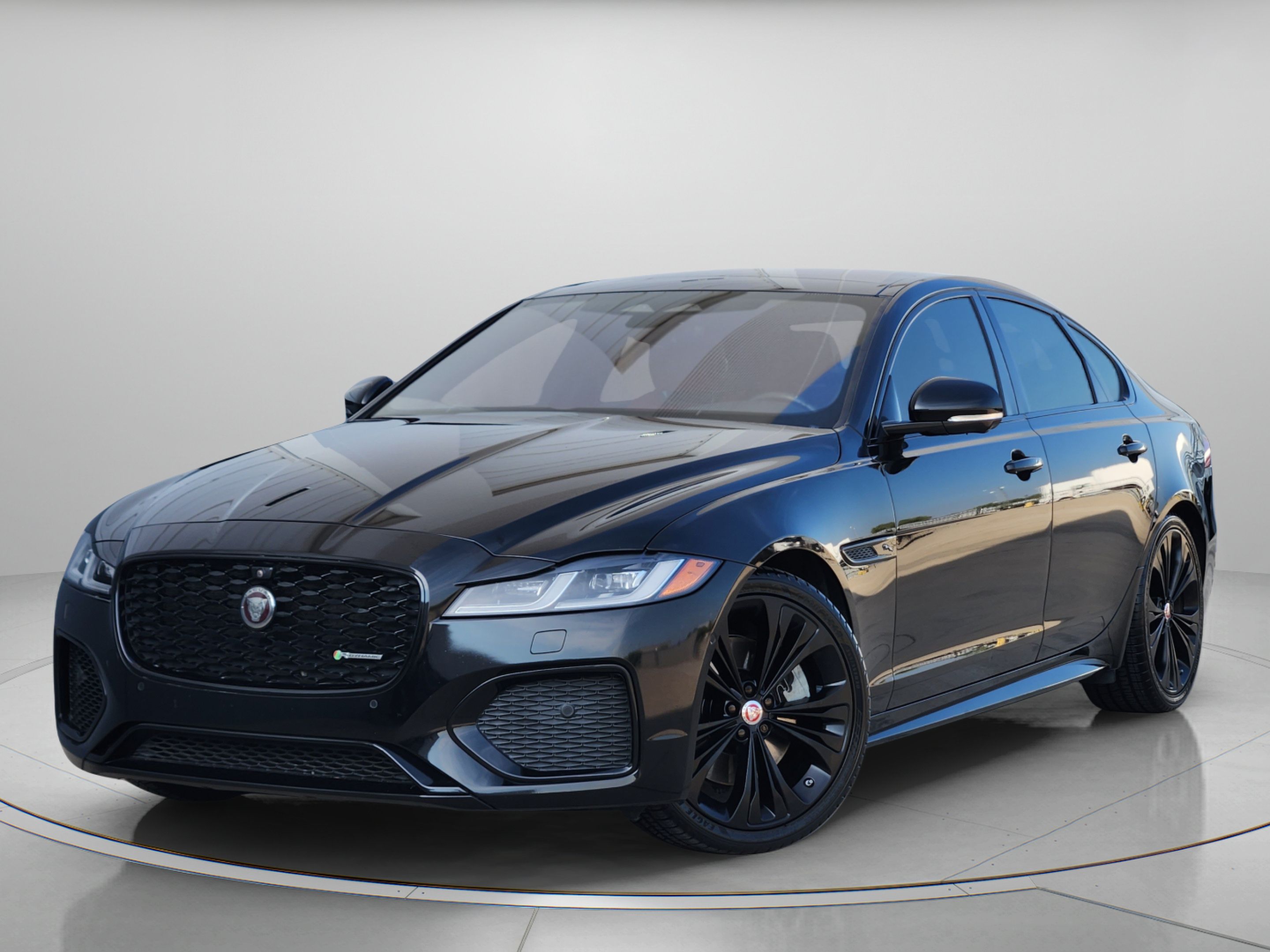Used 2021 Jaguar XF R-Dynamic SE AWD/4WD image 1