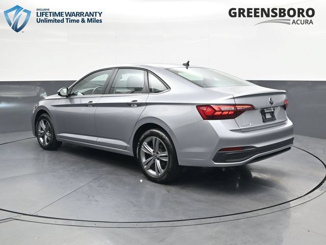 Used 2024 Volkswagen Jetta SE FWD image 9