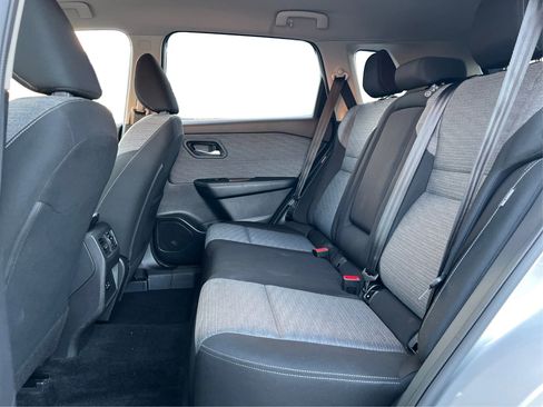 Used 2023 Nissan Rogue SV image 10