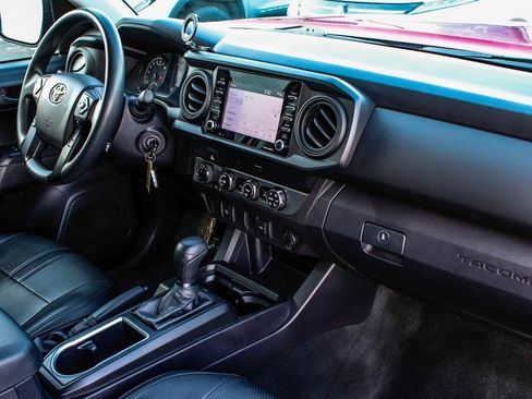Used 2020 Toyota Tacoma SR image 38