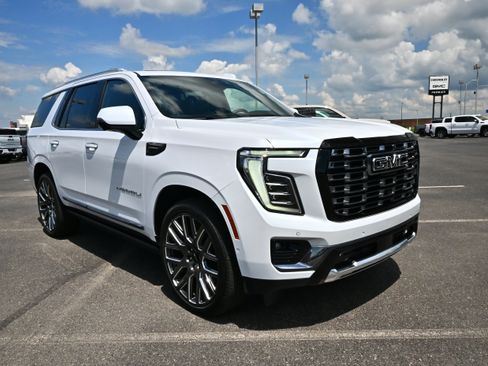Used 2026 GMC Yukon Denali Ultimate AWD/4WD image 2