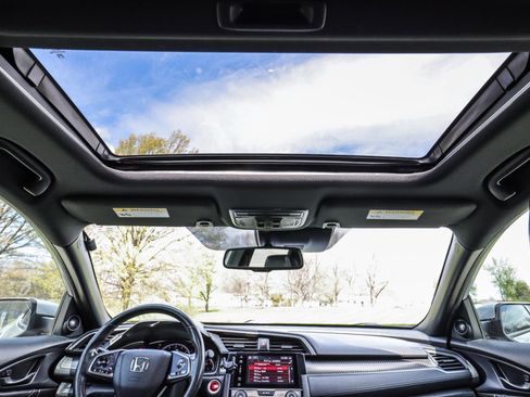 Used 2018 Honda Civic Sport Touring image 6