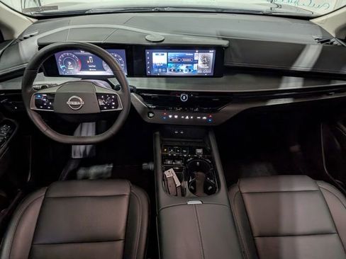 Used 2025 Nissan Murano SV AWD/4WD image 11