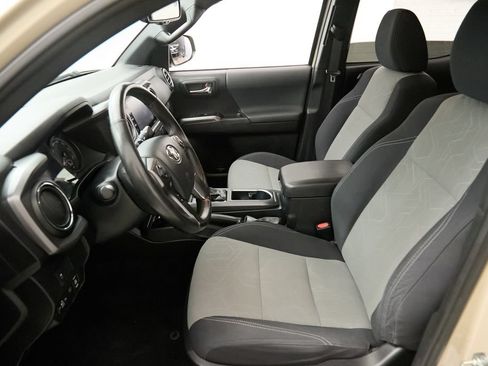 Used 2020 Toyota Tacoma TRD Sport AWD/4WD image 23