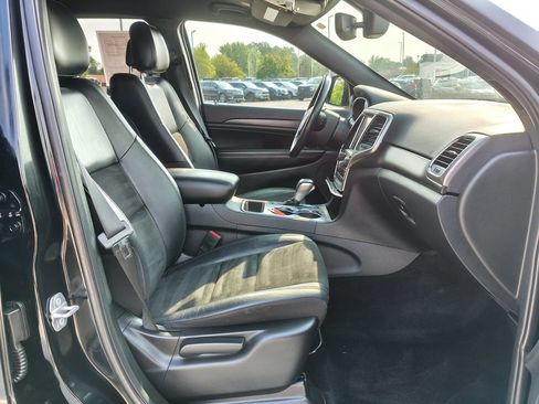 Used 2018 Jeep Grand Cherokee Altitude AWD/4WD image 12