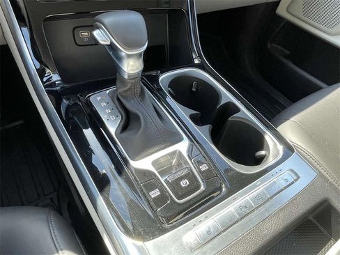 Used 2024 Kia Carnival EX image 22