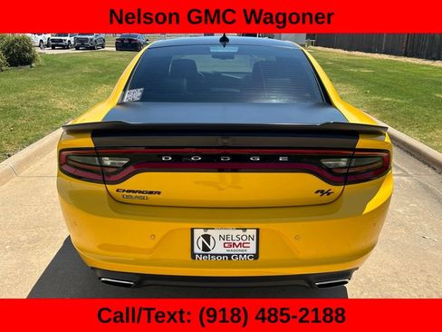 Used 2017 Dodge Charger R/T w/ Plus Group RWD image 5