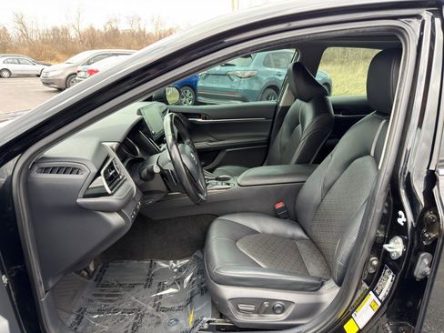 Used 2022 Toyota Camry XSE w/ Navigation Package image 12