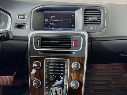 Used 2015 Volvo S60 T5 Platinum image 21