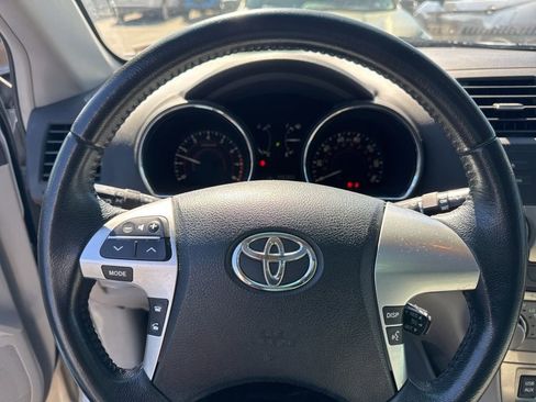 Used 2012 Toyota Highlander SE w/ Tow Pkg image 6