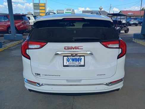 Used 2023 GMC Terrain Denali AWD/4WD image 4